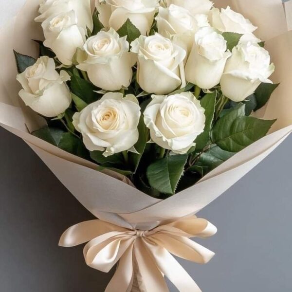 Buchet White Grace – 15 trandafiri albi